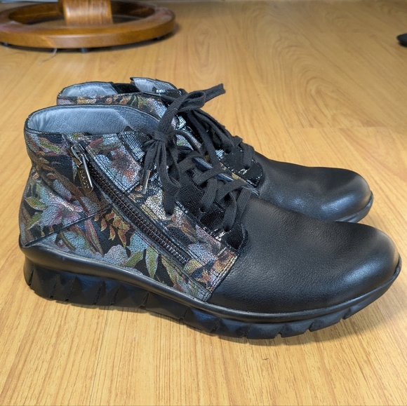 Naot Polaris Floral Leather Side Zip Ankle Boot Sneaker Size 40 US 9 - Picture 2 of 10